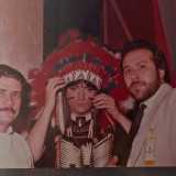 e Renato Zero, quest�ultimo in costume da indiano d�America